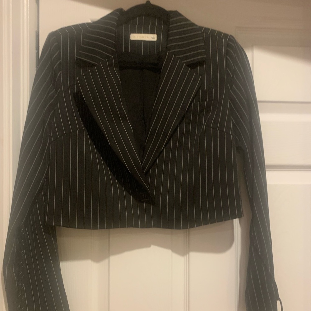 Cropped pin stripped blazer shirt